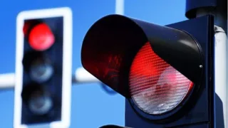 В Україні почнуть автоматично фіксувати проїзд на червоне світло