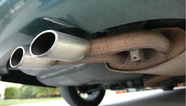 Why does the exhaust pipe smoke heavily?