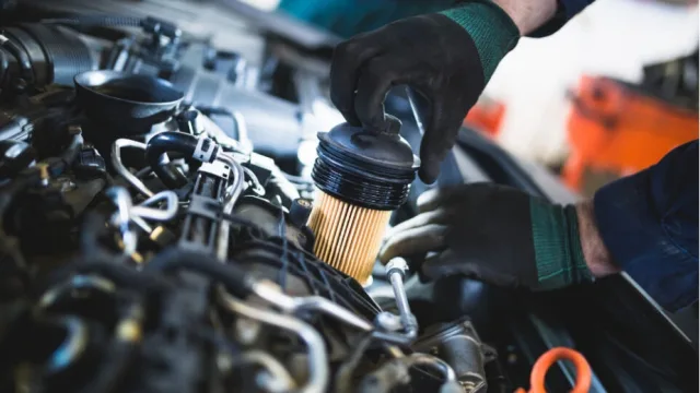 How to unscrew the oil filter?
