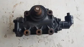 How to replace the steering gearbox in a car?