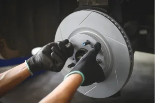 How uneven pad wear affects the brake disc