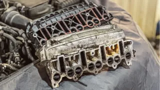 Що таке впускний колектор в автомобілі і де він знаходиться?
