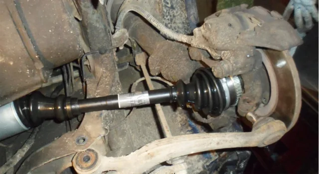 How to check a drive axle in a car?