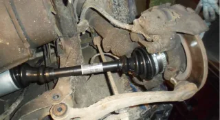 How to check a drive axle in a car?