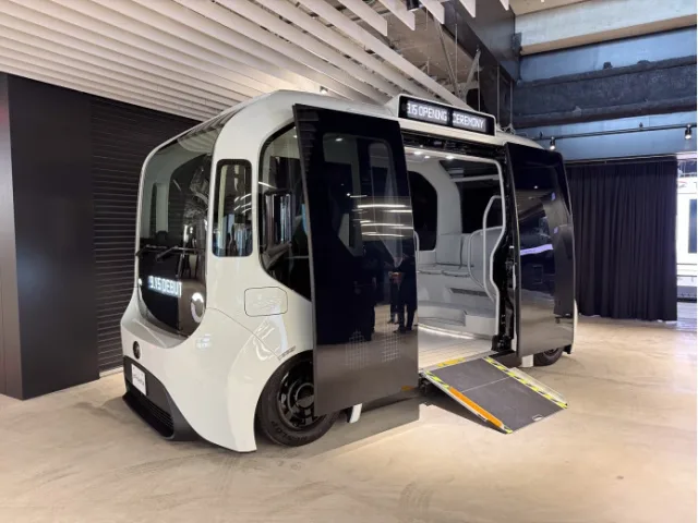 Toyota показала серийную версию электробуса e-Palette