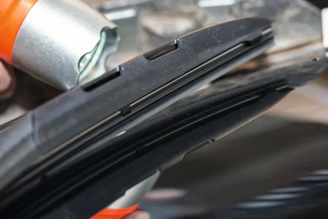 What is a hybrid windshield wiper blade?
