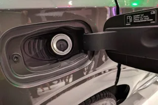 How to flush a car's fuel tank?