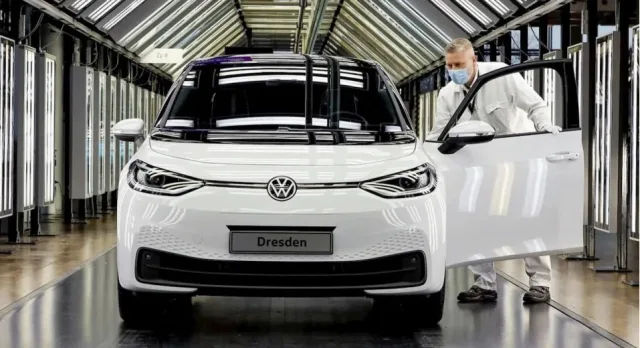 Volkswagen halts electric vehicle production in Germany