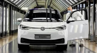 Volkswagen останавливает производство электромобилей в Германии