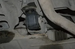 How to understand that the engine mount has failed?