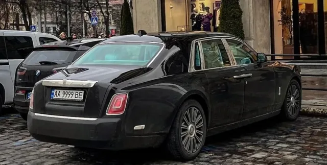 Ексклюзивний Rolls-Royce Phantom Tiffany 2025 року за $550 000 помітили у Львові