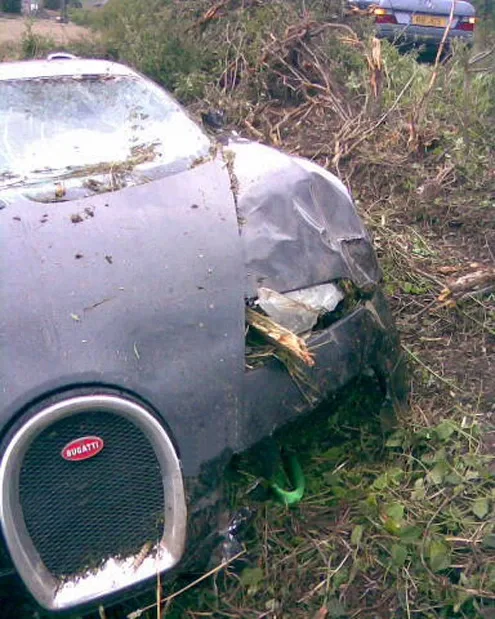 bugatti_crash_1.jpg