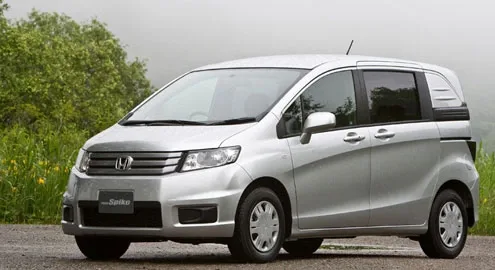 Honda_Freed_Spike_.jpg