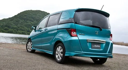 Honda_Freed_Spike_2.jpg