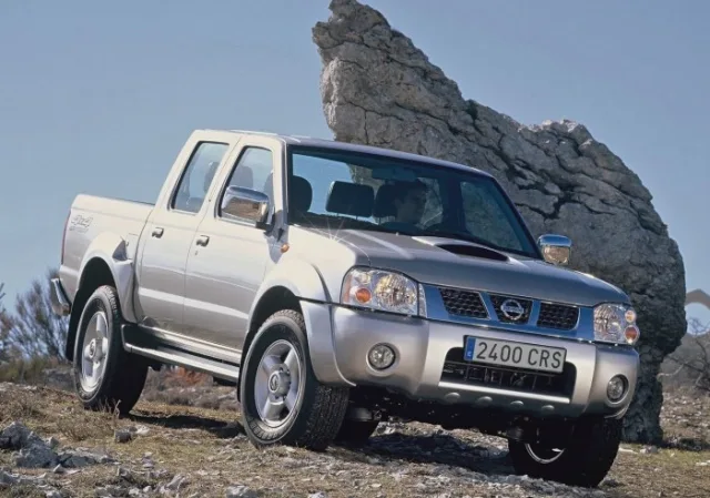 nissan-np300-pick-up-0016bf3-700_2.jpg