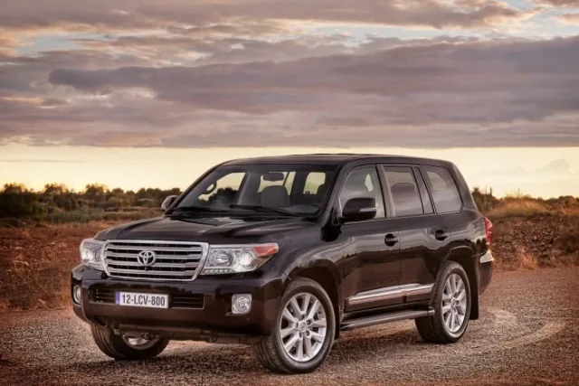 toyota-land-cruiser-200-2012-015bbbe-700_1.jpg