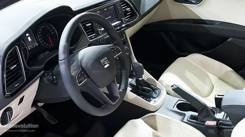 paris-2012-all-new-seat-leon-live-photos-1080p-10.jpg