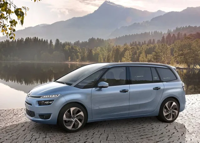 Citroen-Grand_C4_Picasso_2014_1024x768_wallpaper_04.jpg