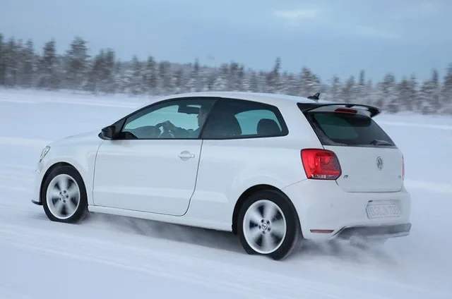 volkswagen-polo-r-i-test-sulla-neve_2.jpg