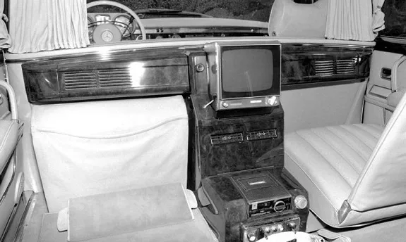 MERCEDESBENZ600PullmanLaundalet-6doors-V100--2116_2.jpg
