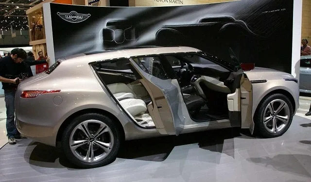 Aston-Martin-Lagonda-03.jpg