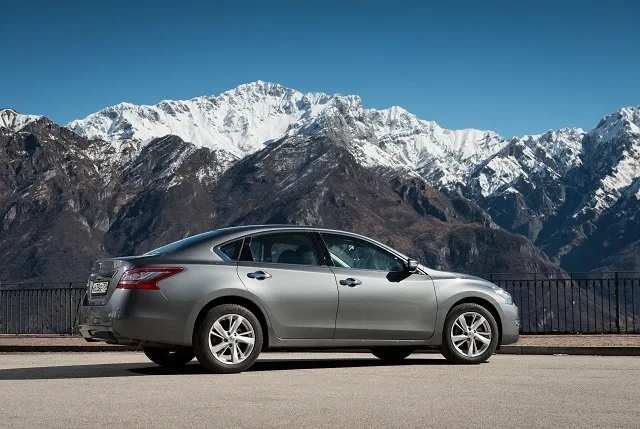 Nissan_Teana_006.jpg