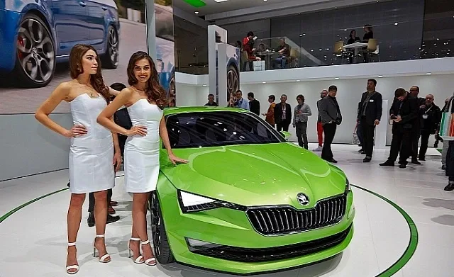 hot-girls-of-geneva-2014-live-photos-medium_38.jpg