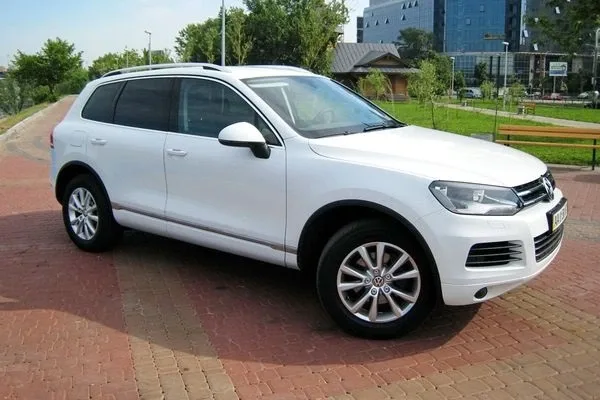 Volkswagen-Touareg-белый-джип-на-свадьбу-киев-прокат-аренда-белый-фольксваген-таурег-на-прокат-цена-киев-04.jpg