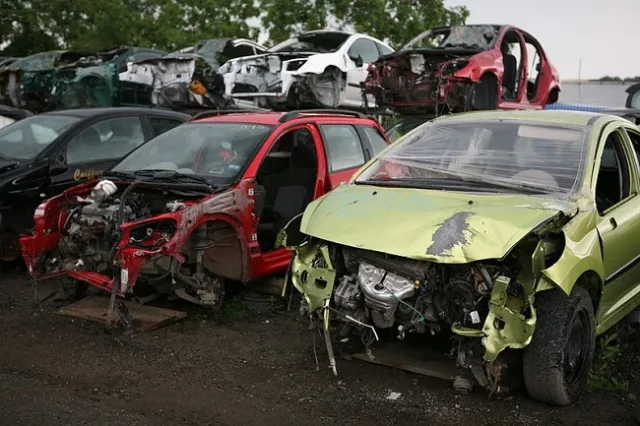 800px-Scrap_car_bodies.jpg