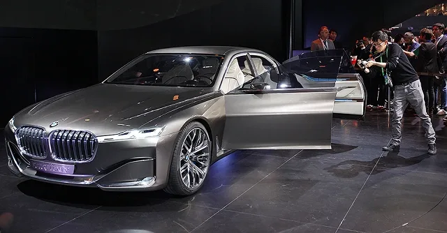 bmw-vision-future-luxury-concept-1398032661304_956x500.png