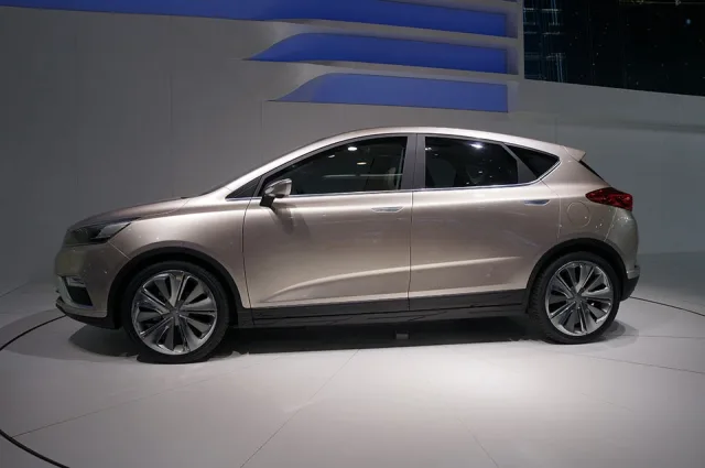 2014_Geely-Emgrand-Cross-Hybrid_07.jpg