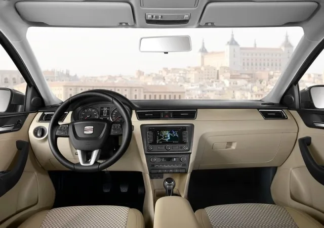 Seat-Toledo_2013_800x600_wallpaper_3e.jpg
