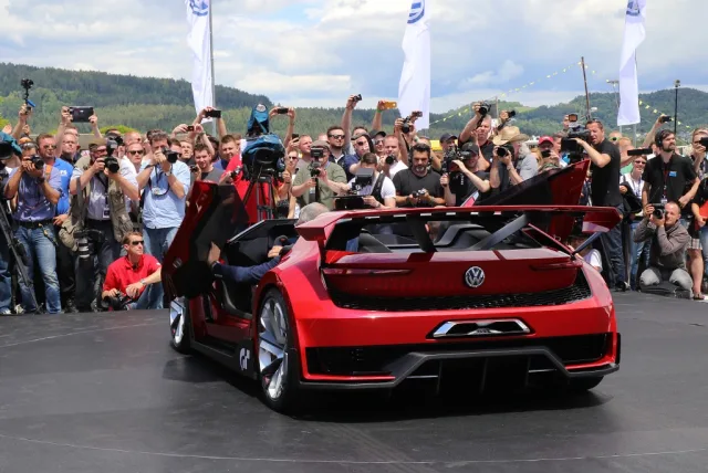 photo-gti-roadster-vision-gt-worthersee-volkswagen-3.jpg
