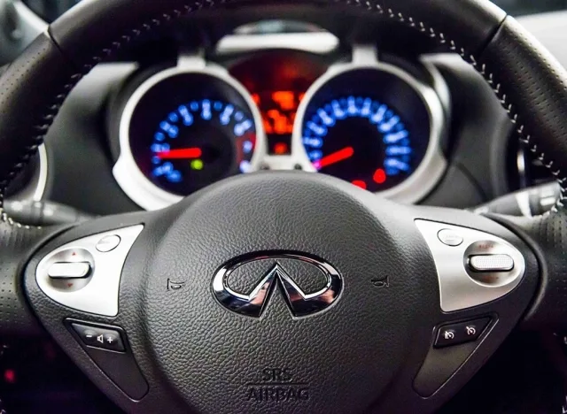 Infiniti-ESQ-4.jpg