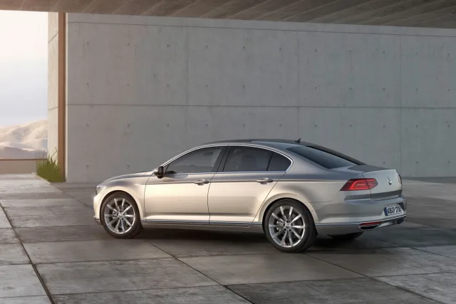 2015-VW-Passat-B8-5.jpg
