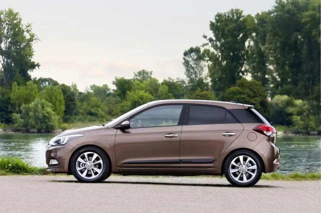hyundai-i20-2015_3.jpg