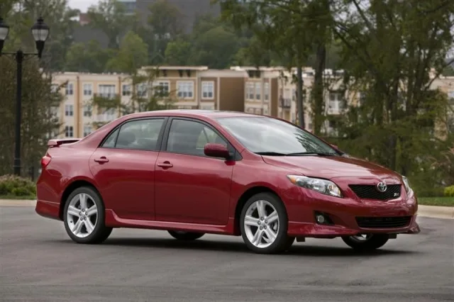 2010-Toyota-Corolla-Image-028-800.jpg