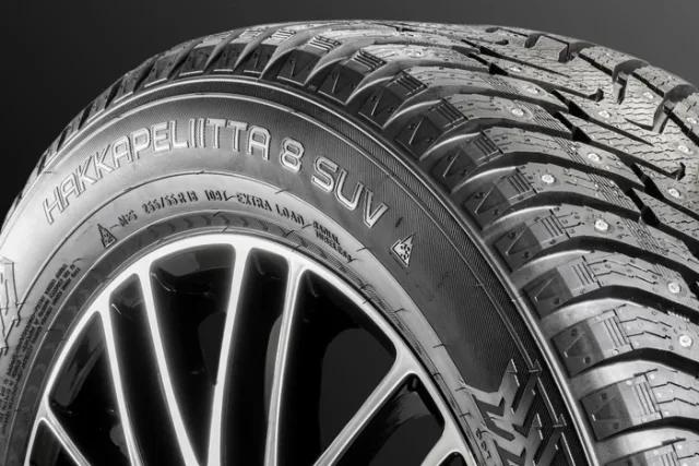 Tread1_Nokian_Hakkapeliitta8_SUV.jpg