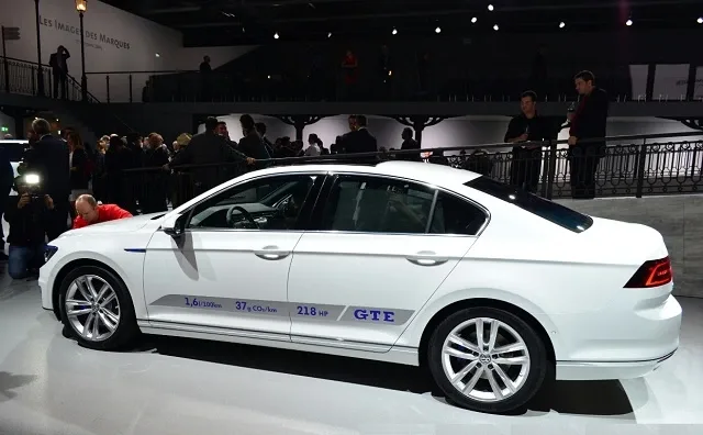 VW-Passat-GTE-side-at-the-2014-Paris-Motor-Show.jpg