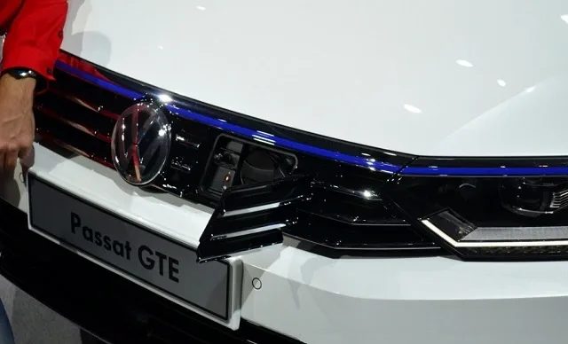 VW-Passat-GTE-charging-flap-at-the-2014-Paris-Motor-Show-1024x677.jpg
