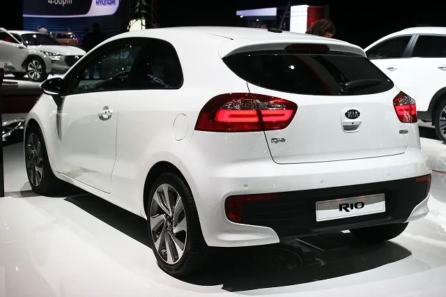 2015-kia-rio-03-1.jpg