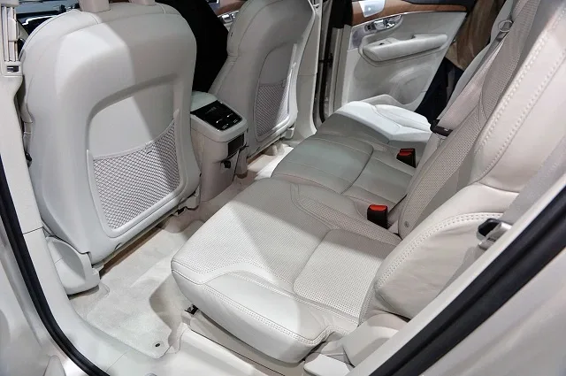 16-2015-volvo-xc90-paris-1.jpg