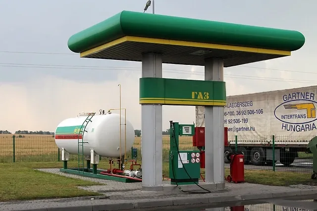 fuelstation_2.jpg