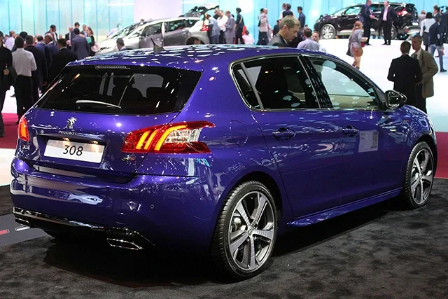 2015-Peugeot-308-GT-live-in-Paris-Motor-Show-2014-4.jpg