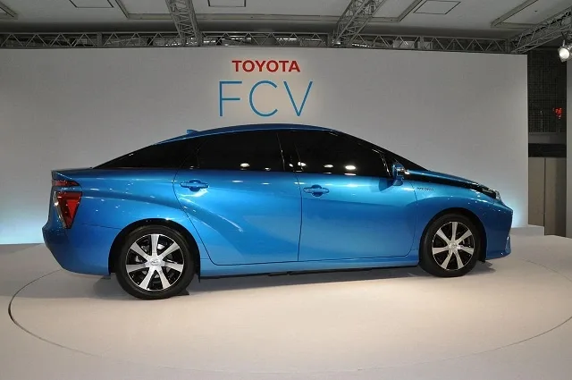 toyota-fcv-008-1.jpg