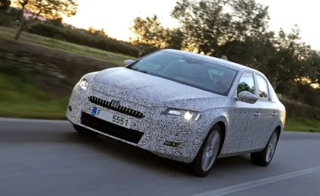 first-spy-photos-of-all-new-2016-skoda-superb_7.jpg