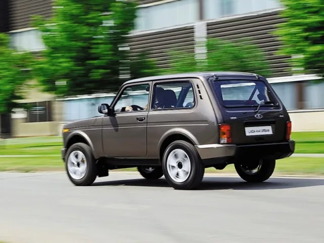Lada-4x4-Urban-02.jpg