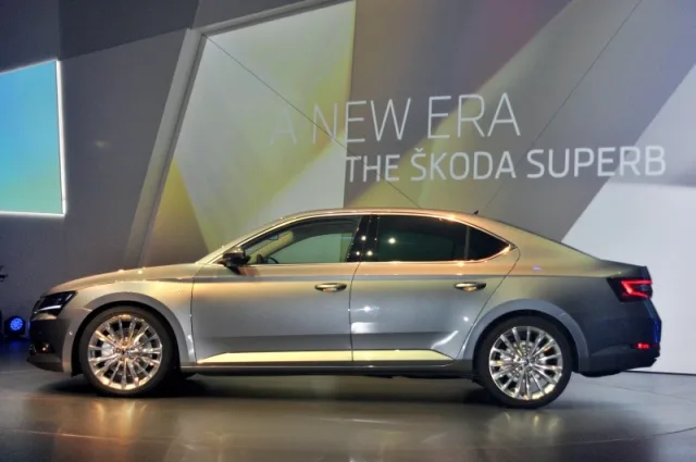 Skoda_Superb_III_2015_nova_zive_53_exterier_800_600.jpg