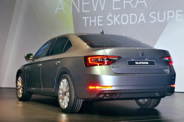 Skoda_Superb_III_2015_nova_zive_47_exterier_800_600.jpg