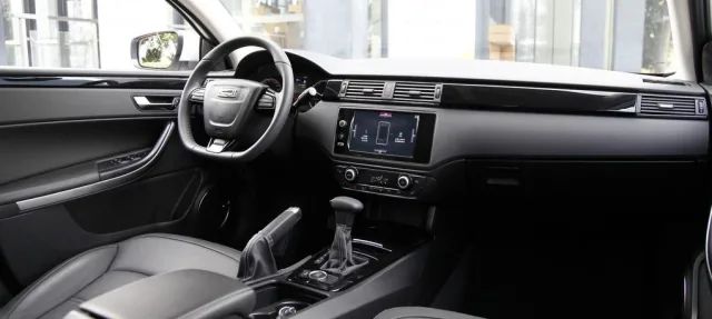 Qoros-3-City-SUV-interior.jpg